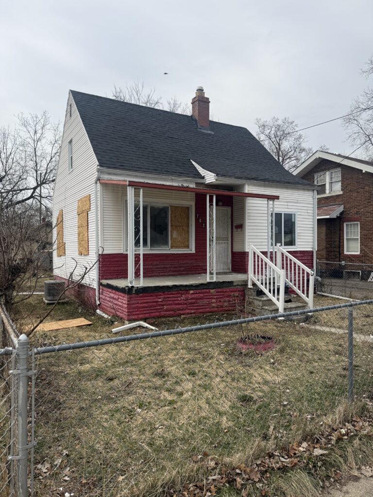 762 E Alma Ave. Flint, MI 48505