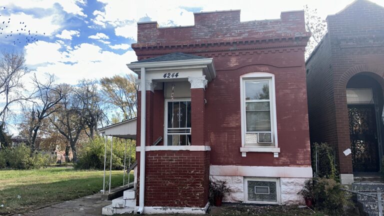 4244 College Ave, St. Louis, MO 63107