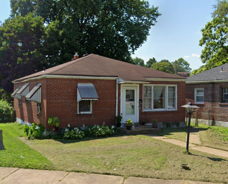 8565 Lowell St, St Louis MO 63147