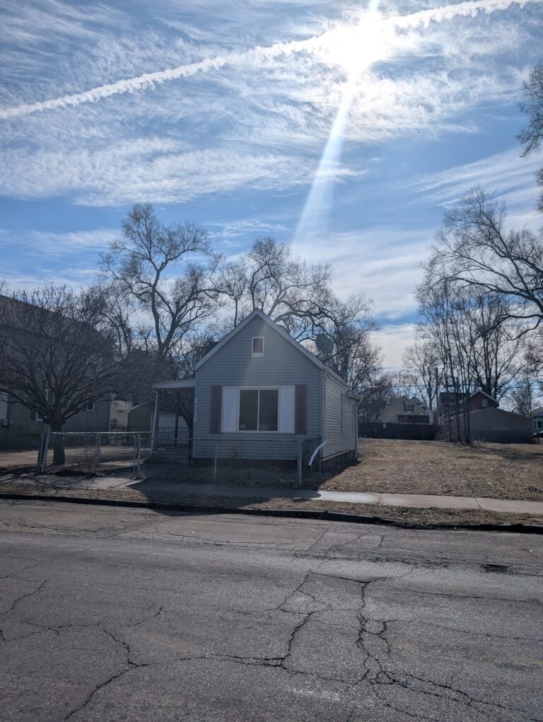 2116 W Garden St, Peoria, IL 61605