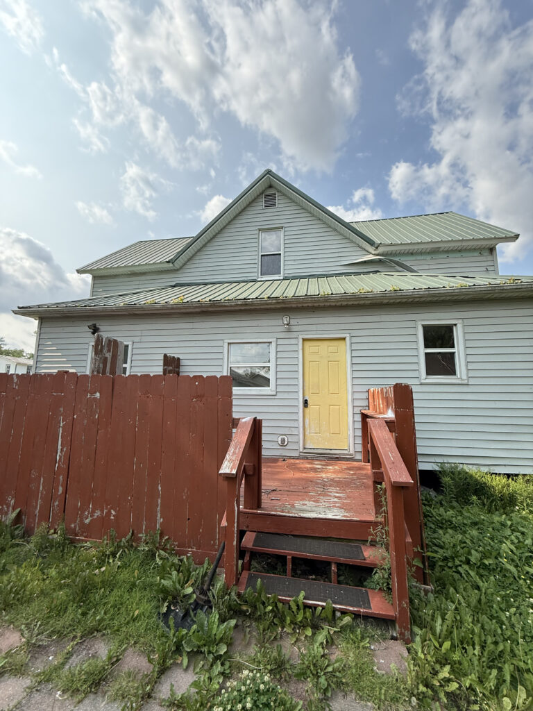 26 E 1st St, Addieville, IL 62214