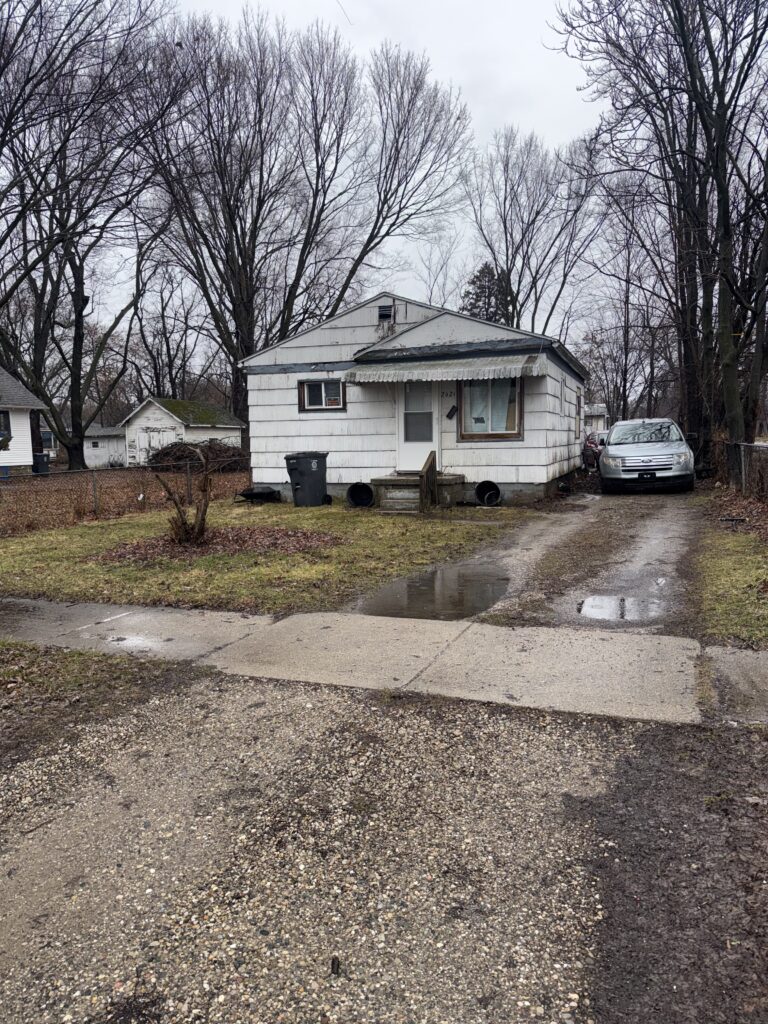 2621 Churchhill Ave, Flint MI 48,506