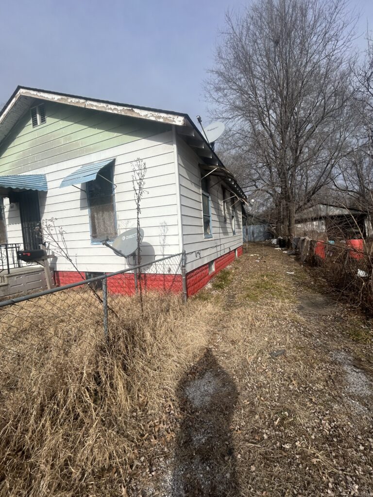 5167 Warren Ave. East Saint Louis IL 62,204