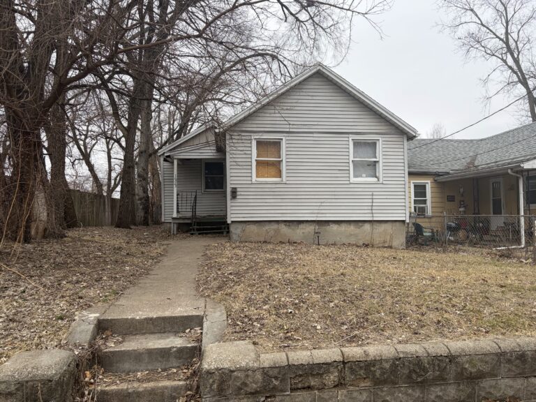 1829 S Stanley St. Peoria IL 61,605