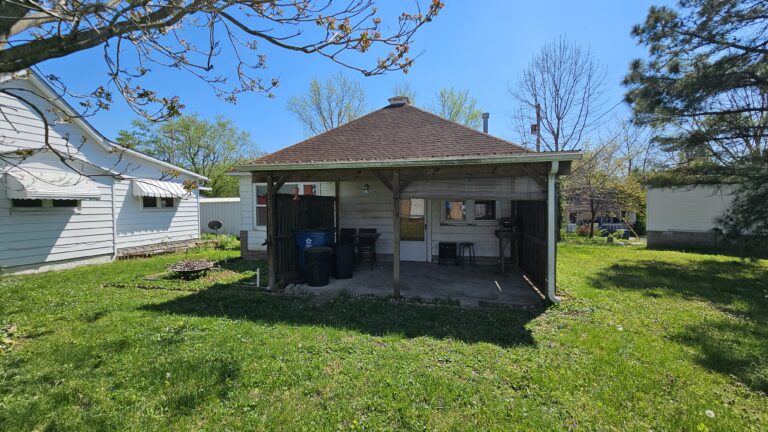 102 E 4th Street Johnston City IL 62,951