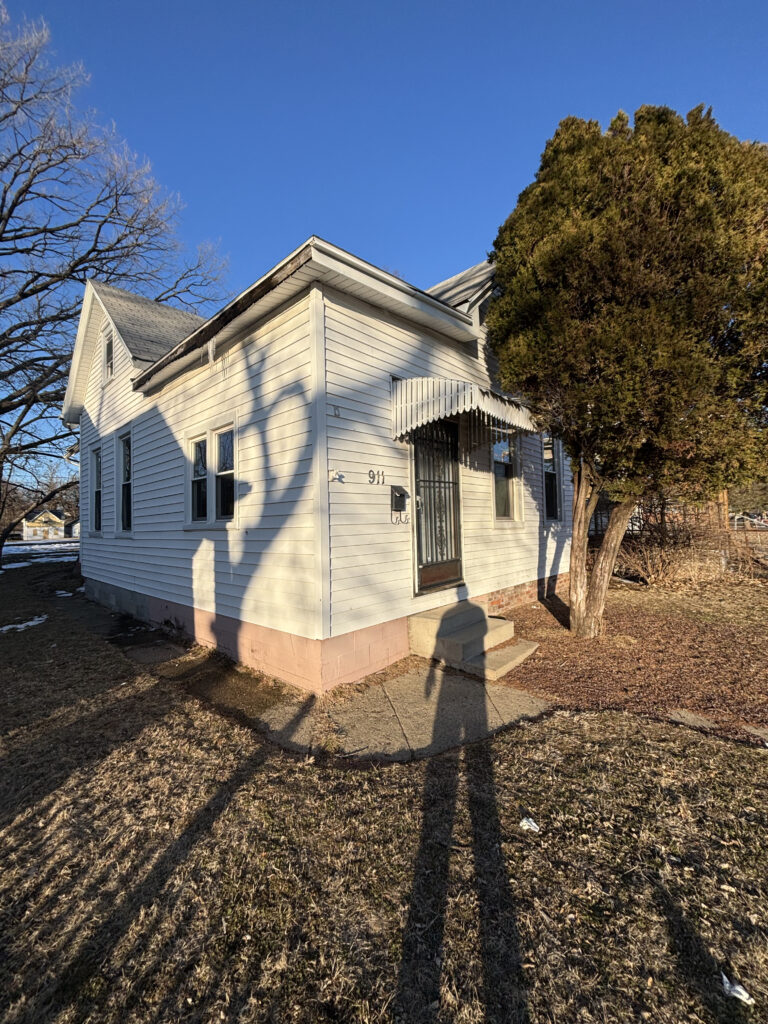 911 W Hurlburt St, Peoria IL 61,605