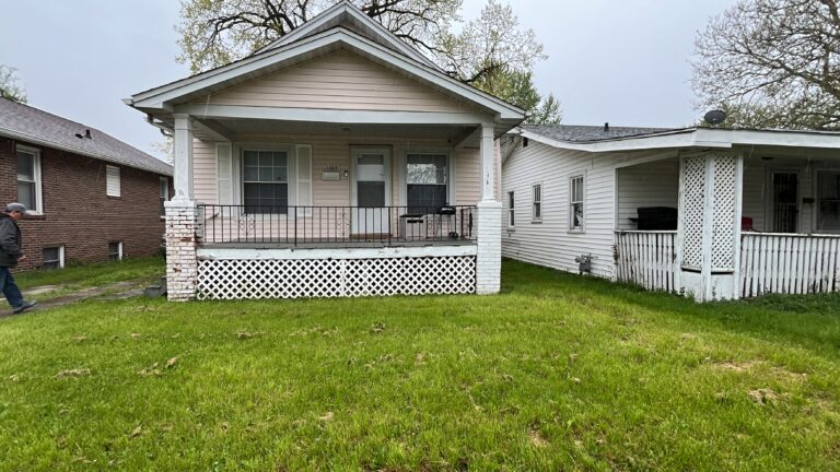 1329 E Riverside Ave, Decatur, IL 62521