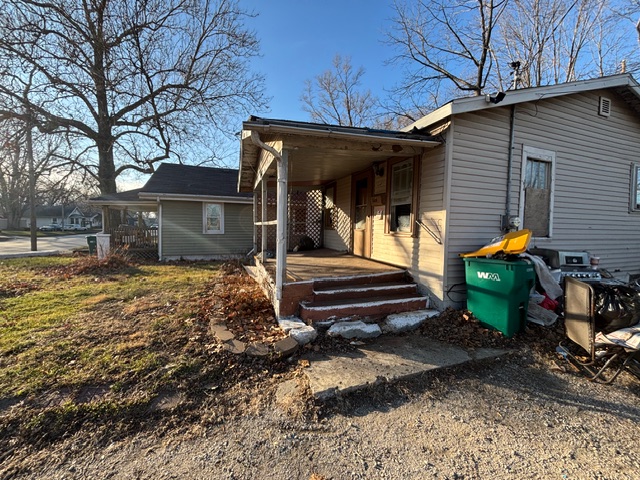 2618 E Garfield Ave, Decatur, IL 62526
