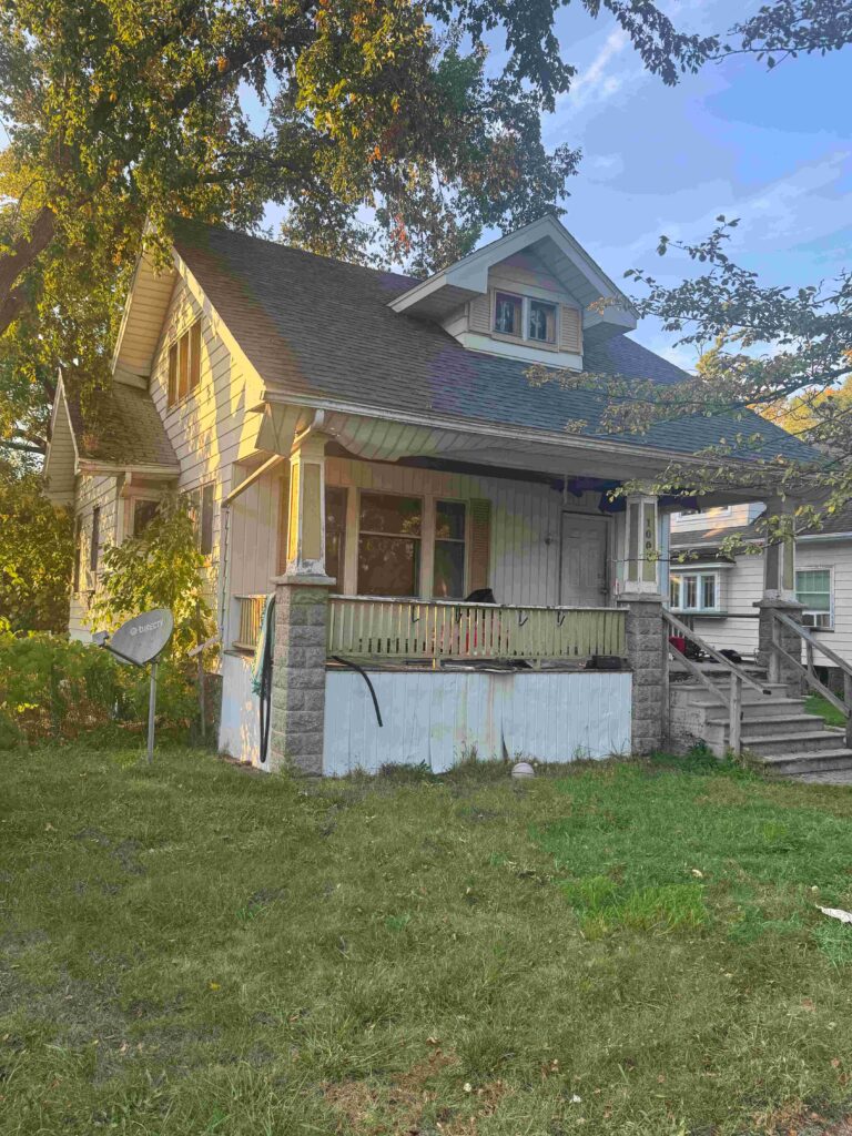 1007 N Oakley St, Saginaw MI 48,602
