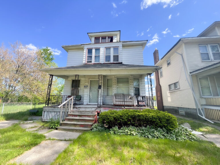 227 W Grand Street Highland Park MI 48,203