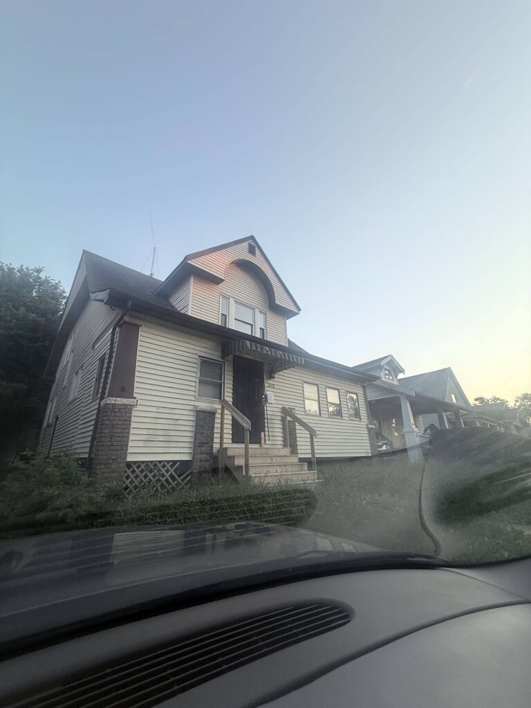 715 W Cushing St, Decatur IL 62,526