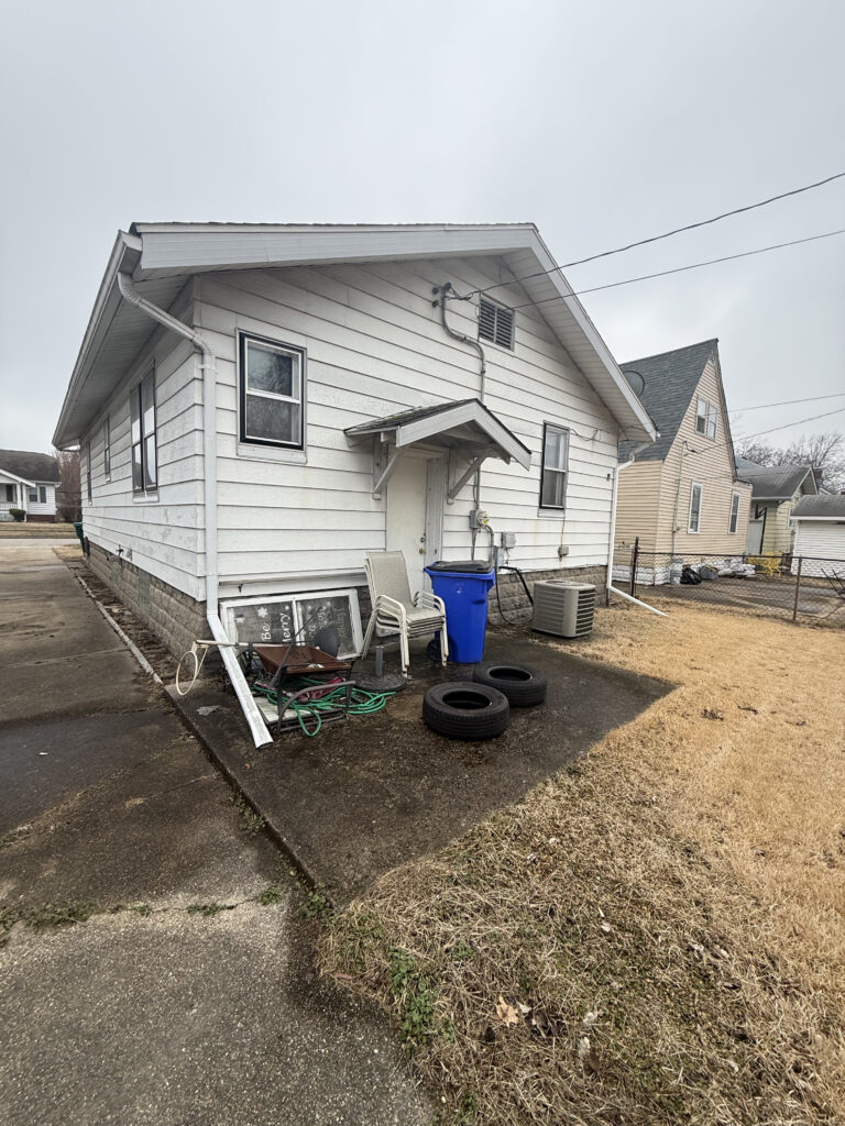 2150 E Clay Decatur IL 62,521