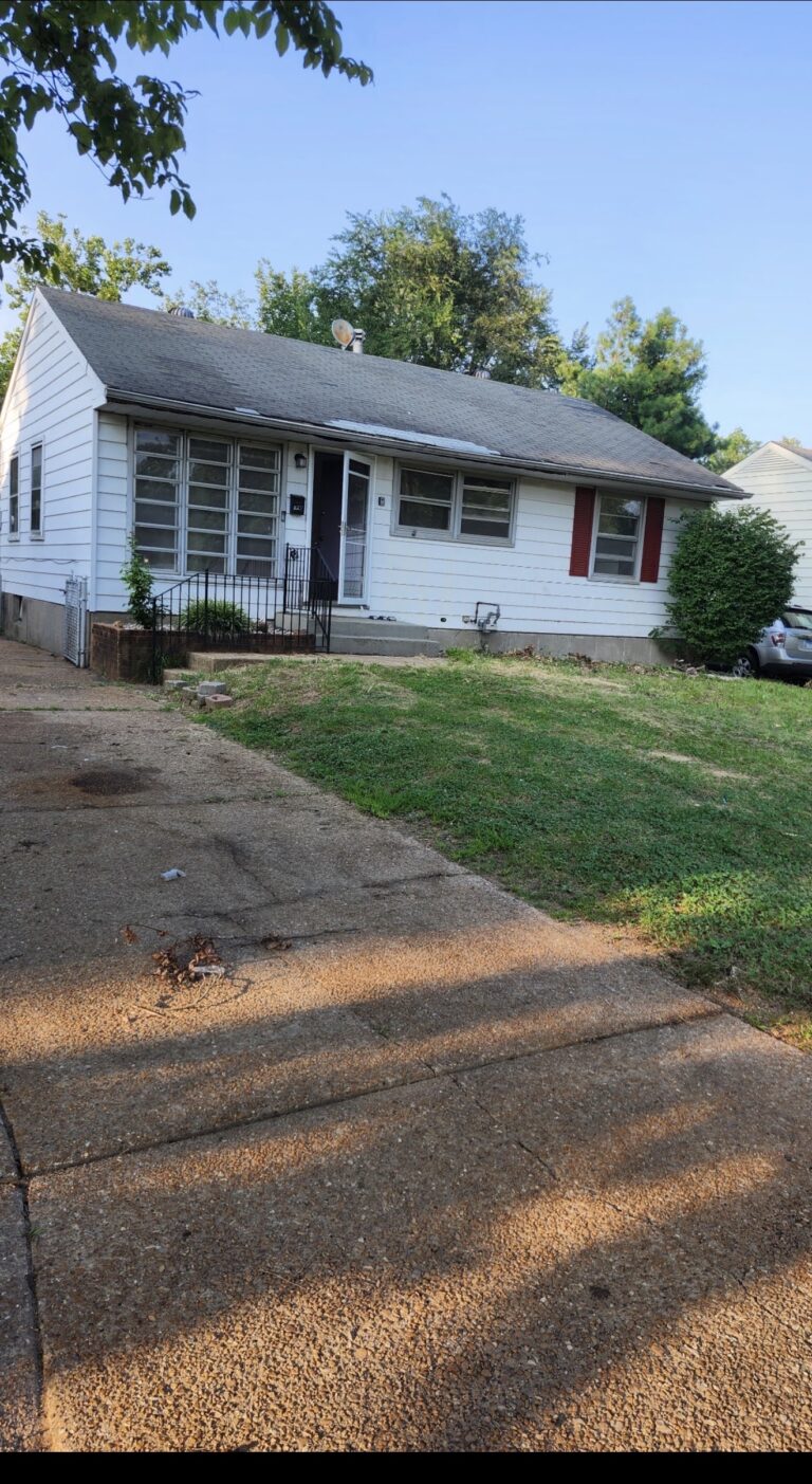 227 Midlothian Rd St Louis MO 63,137