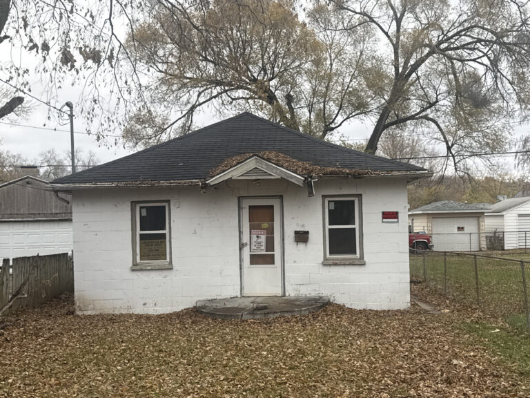 2313 W Wiswall street Peoria, IL. 61605