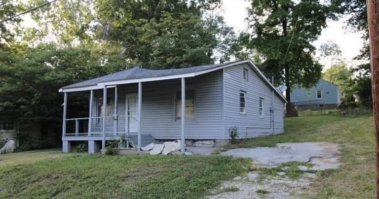 3024 Glenwood Ave. Alton, IL