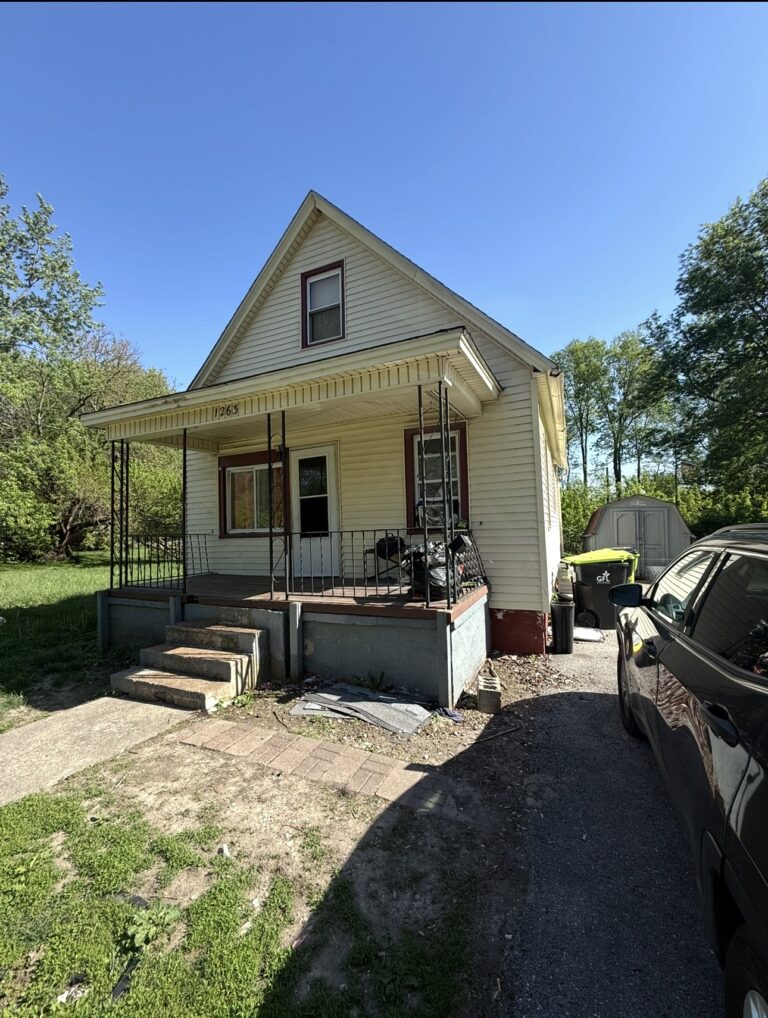 1263 W Green St, Decatur, IL 62522