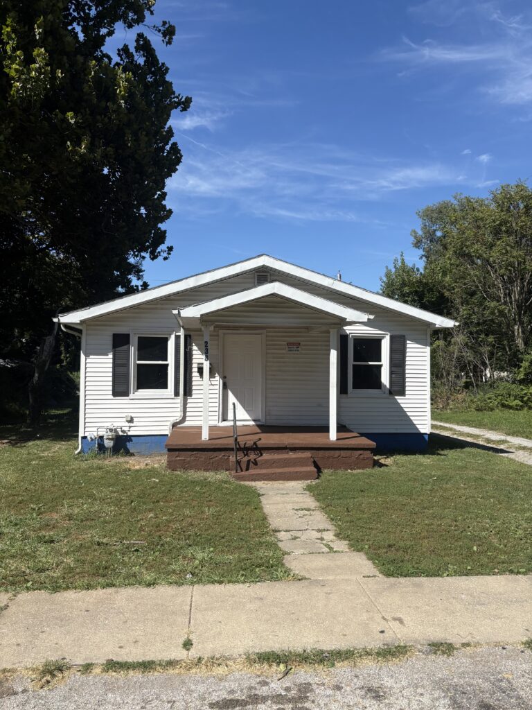 238 W Peoria Decatur IL 62,526