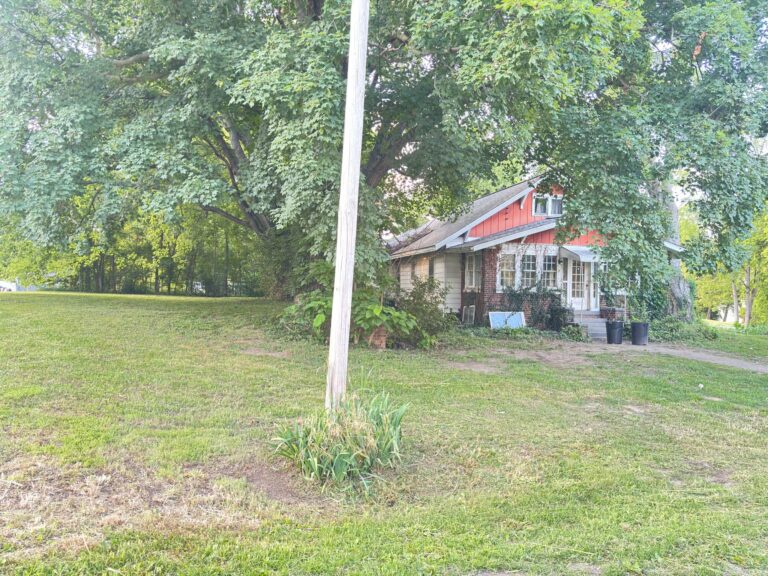108 E Shipping St, Edwardsport, IN 47528, USA