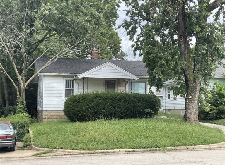 1272 W King St, Decatur IL 62,522