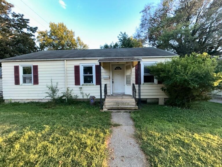 1117 W Packard St, Decatur IL 62,522