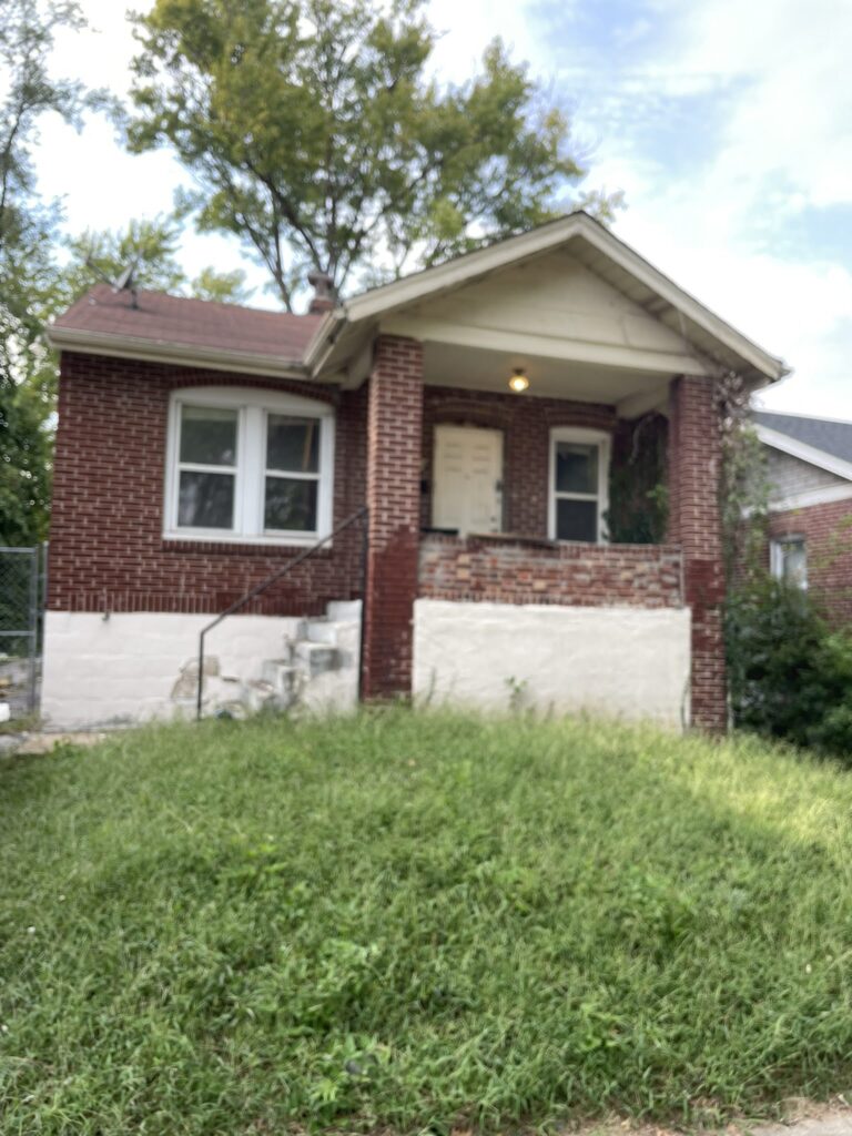 2125 68th Saint Louis MO 63,121